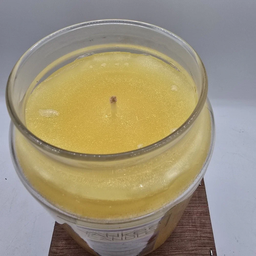 Yankee Candle Vanilla Cupcake large 22 oz jar scented single wick